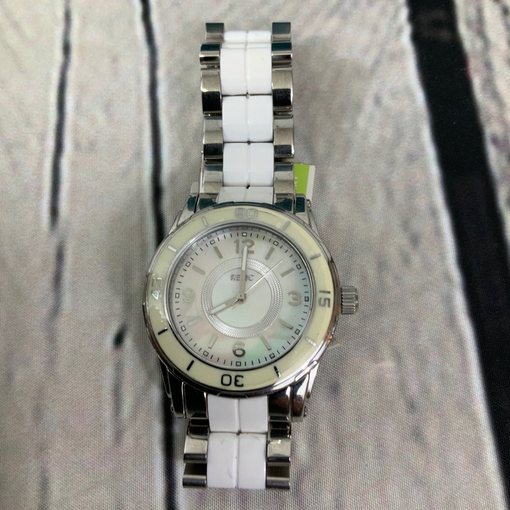 Relic 100’ Water Resistant Watch NWT - Picture 2 of 5